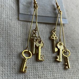 Vintage  1980s Key keys  earrings goldstone unused